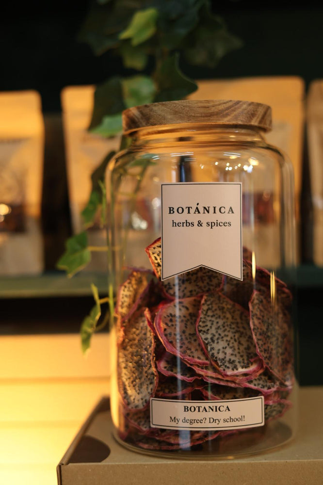 
                  
                    Dehydrated pineapple slices
                  
                